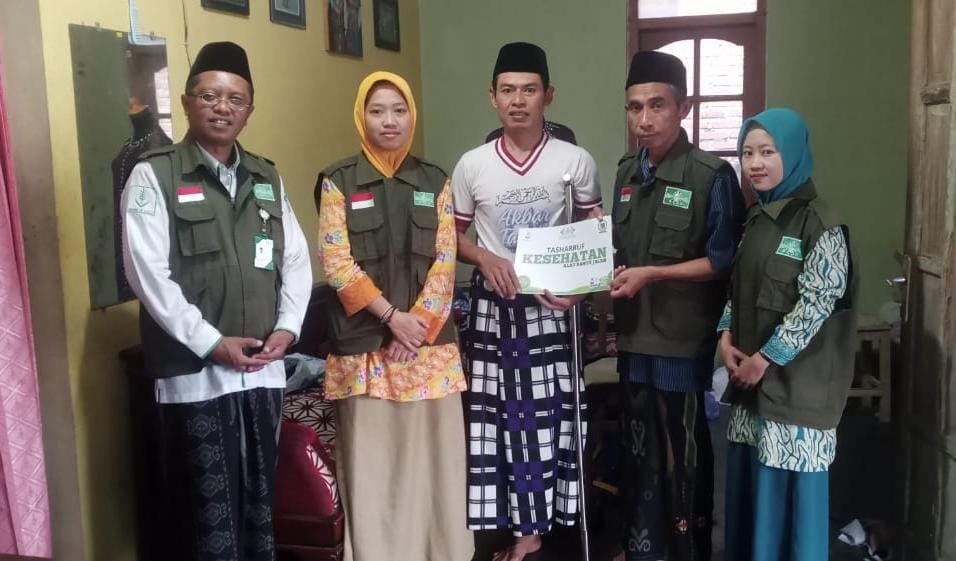 TASYARUF ALAT BANTU JALAN DI DESA GUNTUR: WUJUD KEPEDULIAN SOSIAL BERSAMA