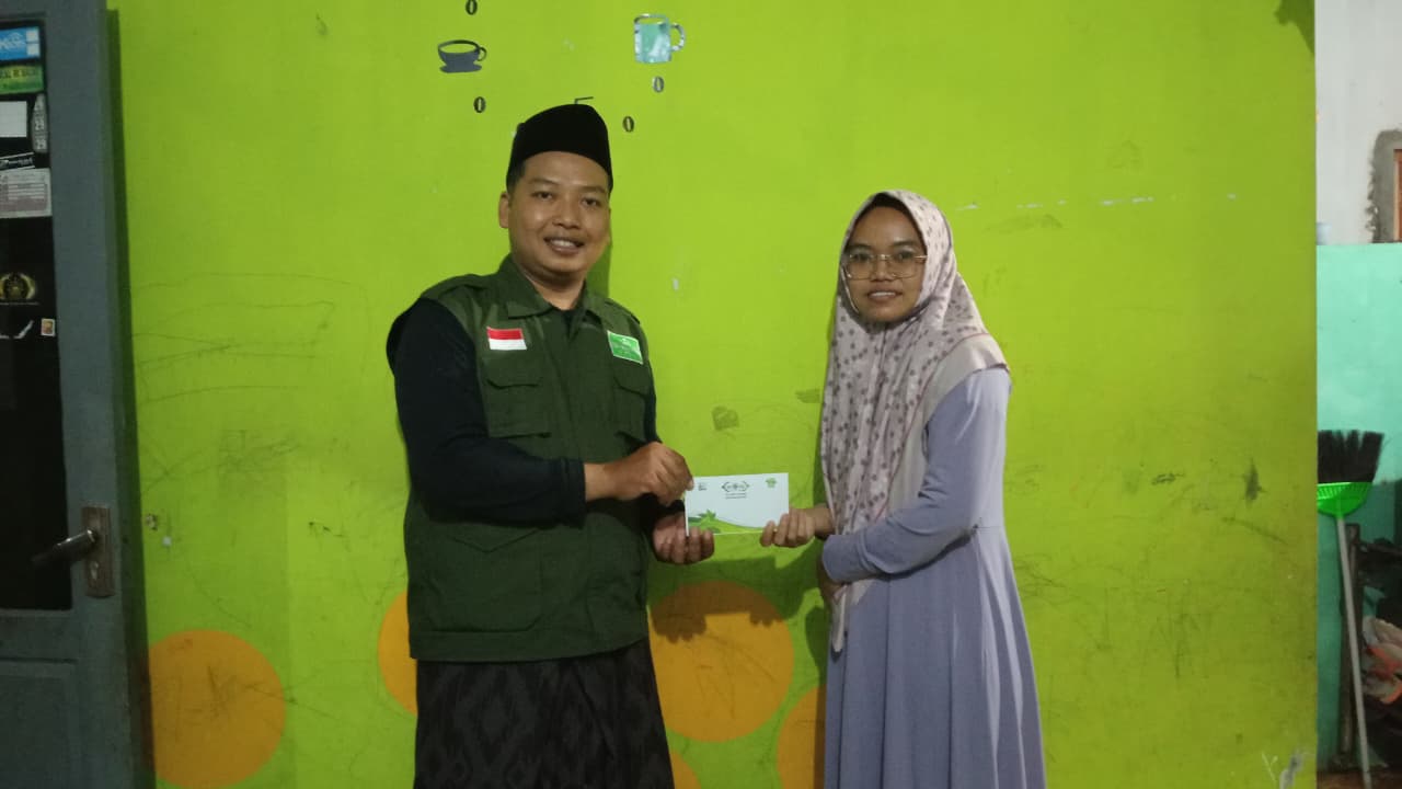 Semangat Hari Pahlawan, NU CARE-LAZISNU Ranting Jurang Salurkan Bantuan Kesehatan untuk 13 Penerima Manfaat